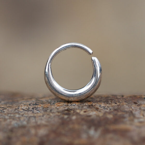 AMA Seamless Nose Ring in Silver | 18 gauge