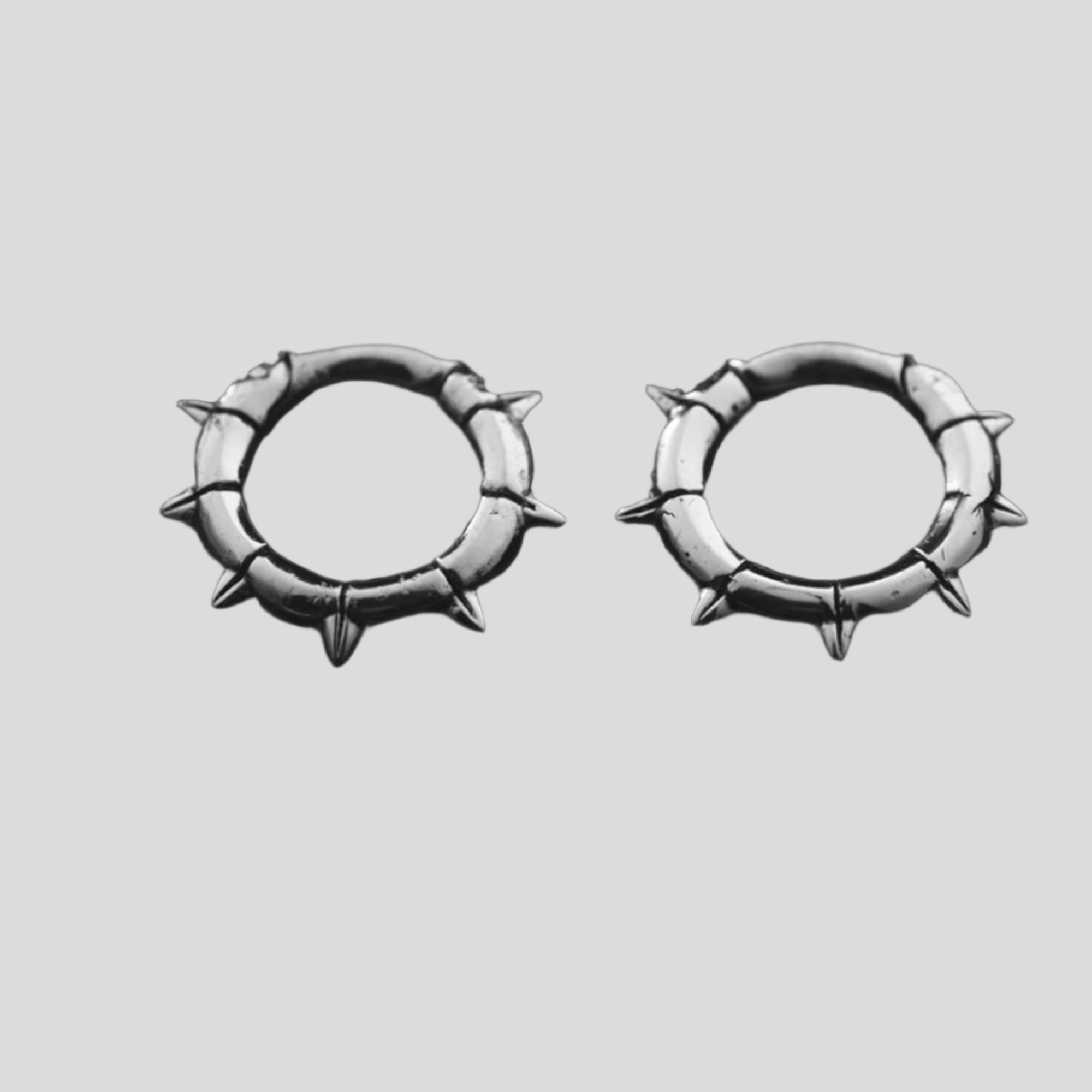 KALASH Petits poids d'oreille Clicker Spike Hoop en laiton argenté | 2 jauge