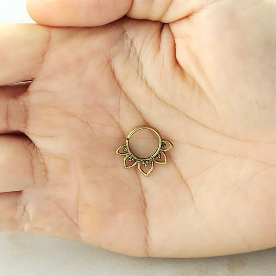 MAWAR Bague Septum Fleur de Lotus en Or | calibre 18