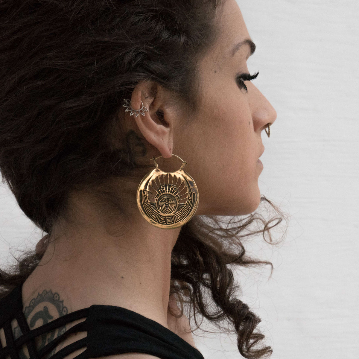 CROP CIRCLE Boucles d'oreilles disque tribales surdimensionnées en laiton doré | calibre 16