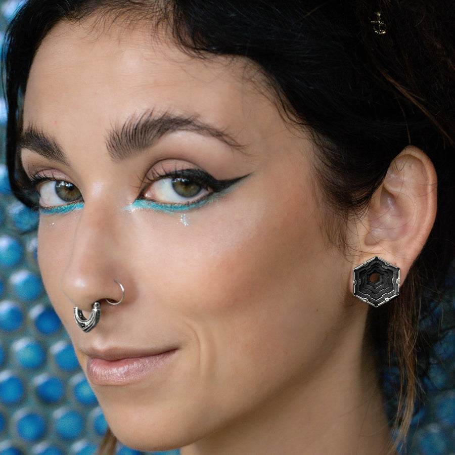 ELISIUM Cyborg Clicker Hoop Septum in Silver & Red Garnet | 18 gauge