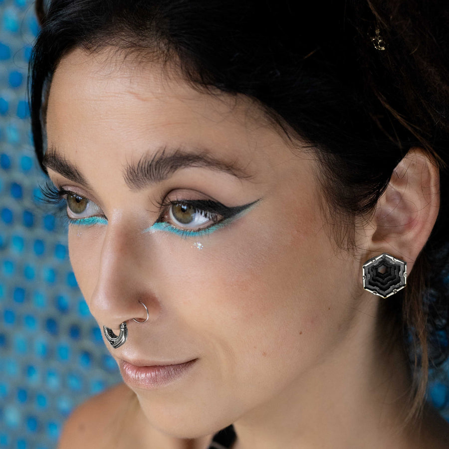 ELISIUM Cyborg Clicker Hoop Septum in Silver & Red Garnet | 18 gauge