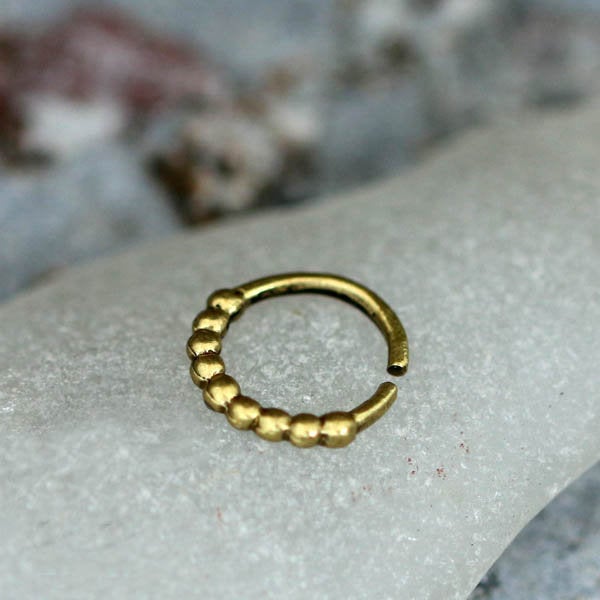 SOA Single Beaded Ring in Gold | 20 gauge