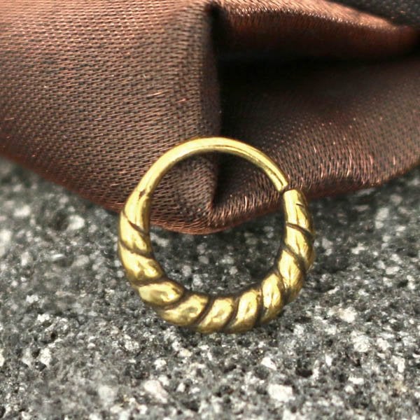 TIARA Seamless Nose Ring in Gold | 18 gauge