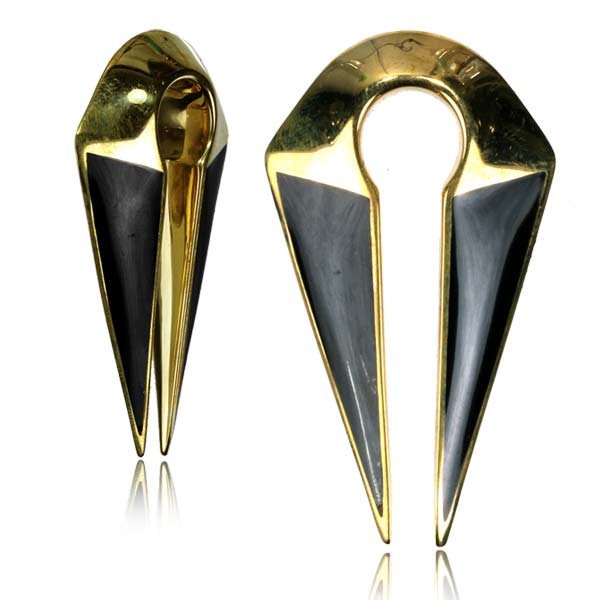 Introducing the Brass Ear Weights from Kaya Movement – a stunning pair of sleek, gold and black triangular-shaped earrings. These weights feature an innovative cutout at the top, finished with a glossy and reflective surface. With their modern and sophisticated design, sharp angles, and minimalist aesthetic, they are ideal for body piercing enthusiasts seeking unique jewelry.