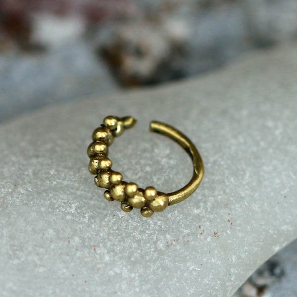 ROE Beaded Nose Ring in Gold | 20 gauge