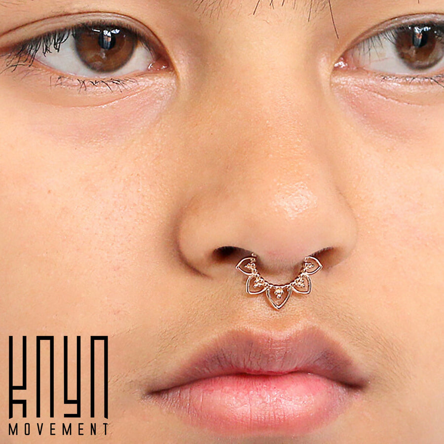 MAWAR Lotus Clicker Septum Ring en Or Rose | calibre 16