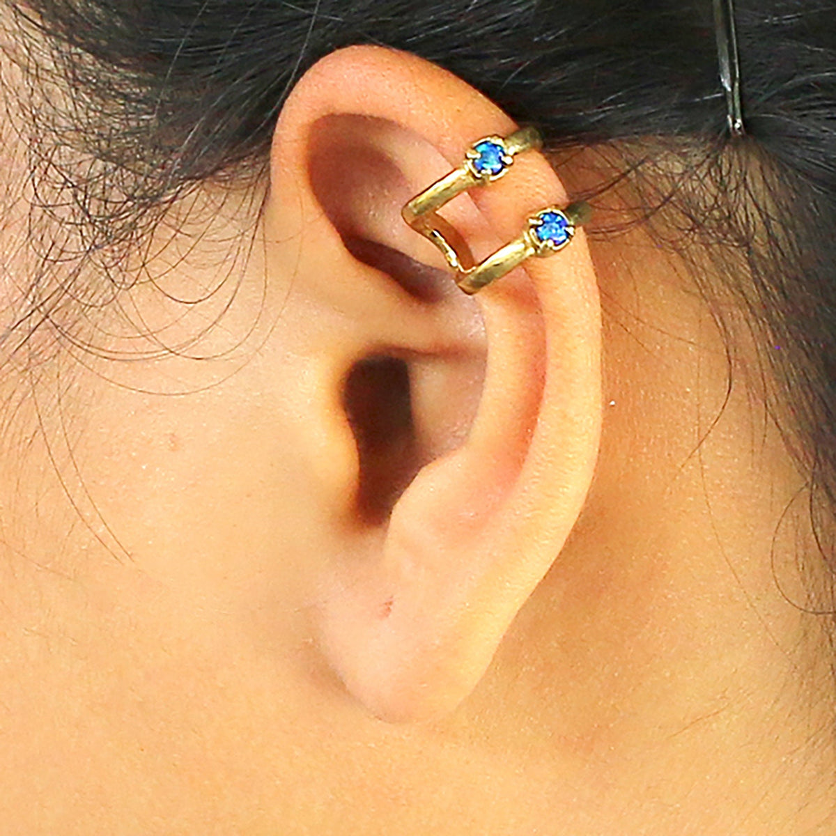 Manchette d'oreille minimaliste LORY en laiton doré et opale